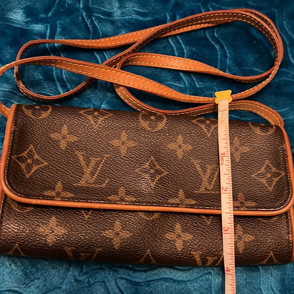 Louis Vuitton Clutch OR Shoulder OR Crossbody Bag - Picture 3 of 9